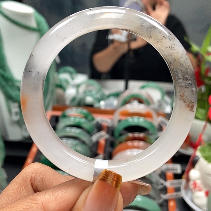 石英质玉手镯未镶嵌