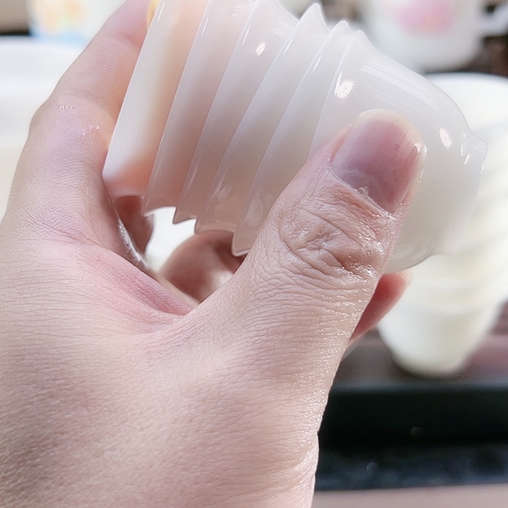 好一个普通的杯子六块钱你随便去找