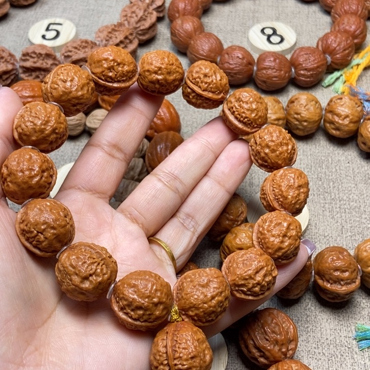 文玩核桃吊坠鱼籽纹手串