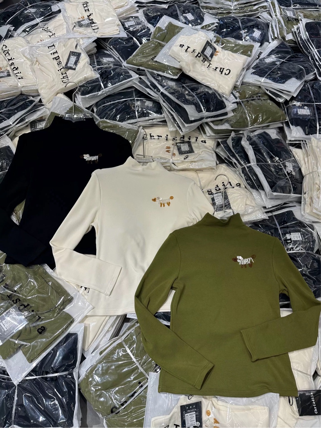 【济州岛】卡通小马立体钉珠设计中高领打底衫 6318