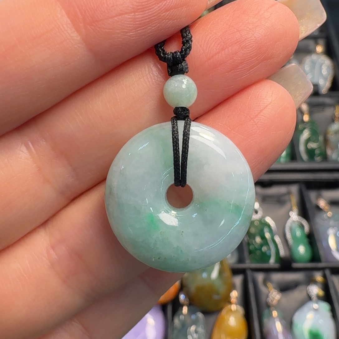 翡翠未镶嵌颈饰平安扣