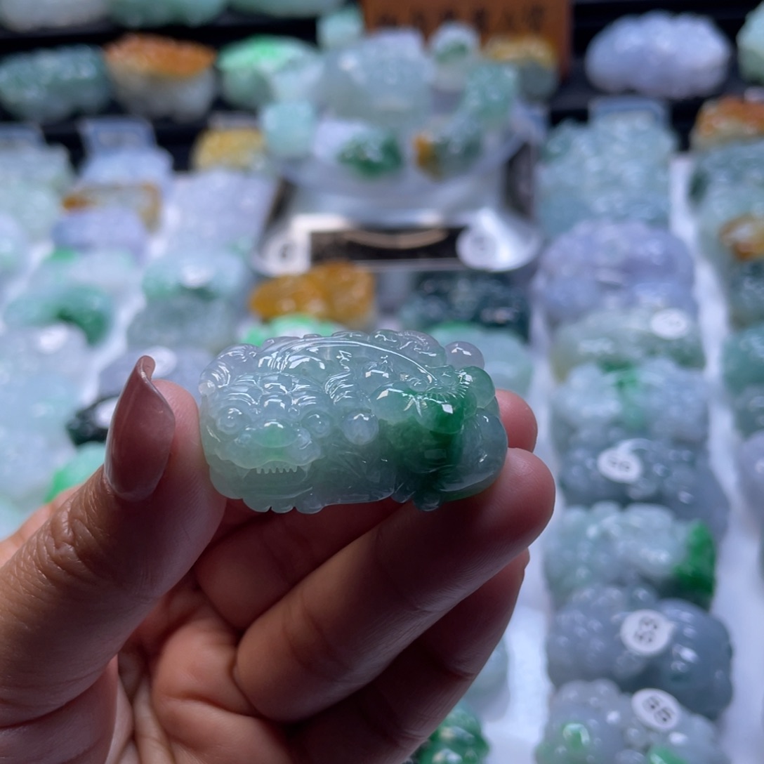 翡翠颈饰未镶嵌貔貅