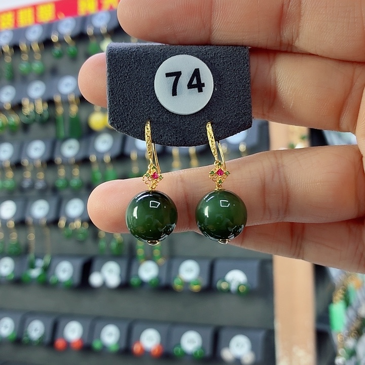 18K金镶嵌和田玉耳饰