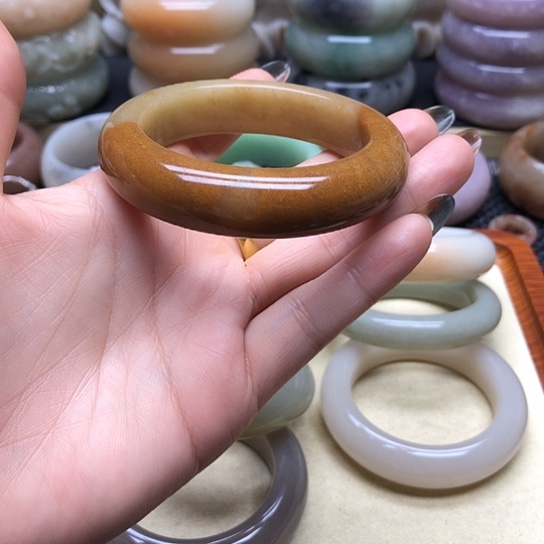 石英岩玉未镶嵌手镯