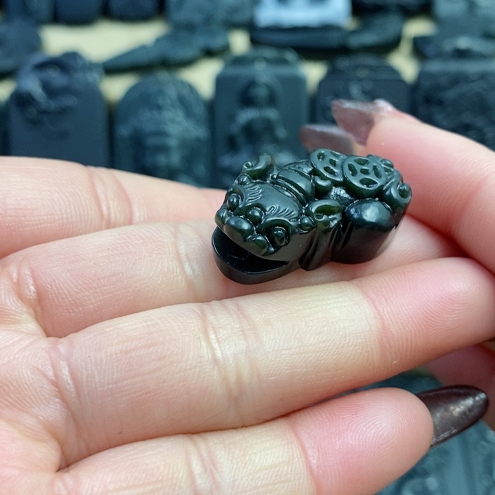 和田玉（青玉）颈饰未镶嵌双面雕刻