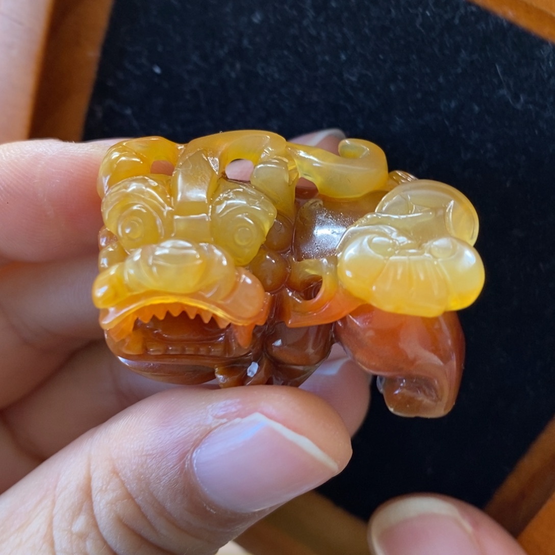 石英质玉（黄龙玉）颈饰未镶嵌