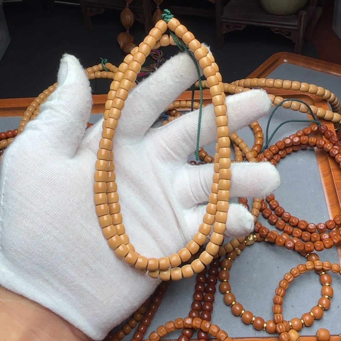 孟***妻橄榄核吊坠核尖清水脖挂正三花6.6