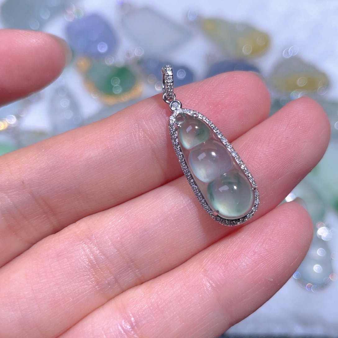 颈饰18K金镶嵌翡翠翡翠