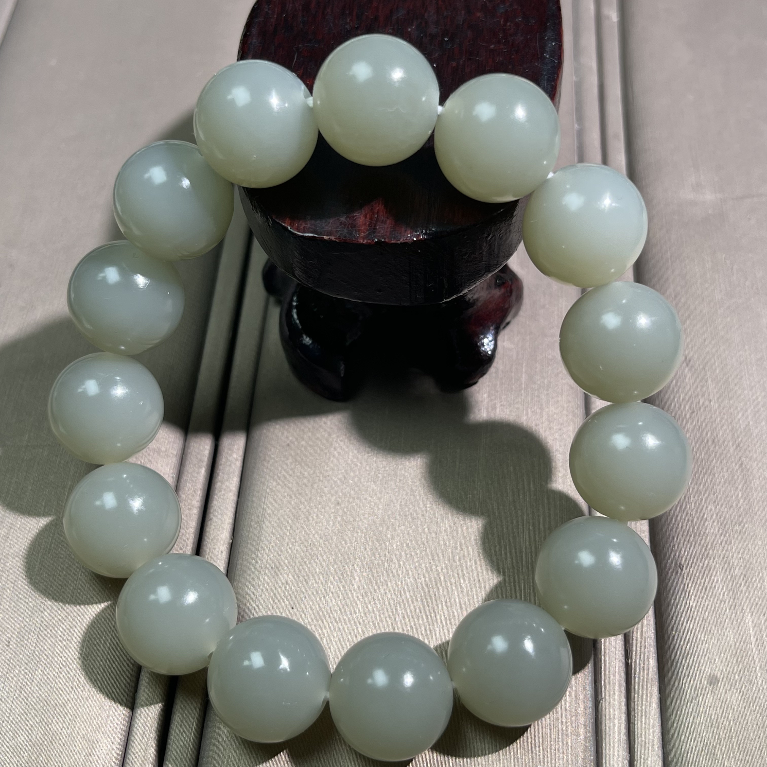 天然和田玉手串14mm新疆且末青白圆珠油润一物一证特细过灯