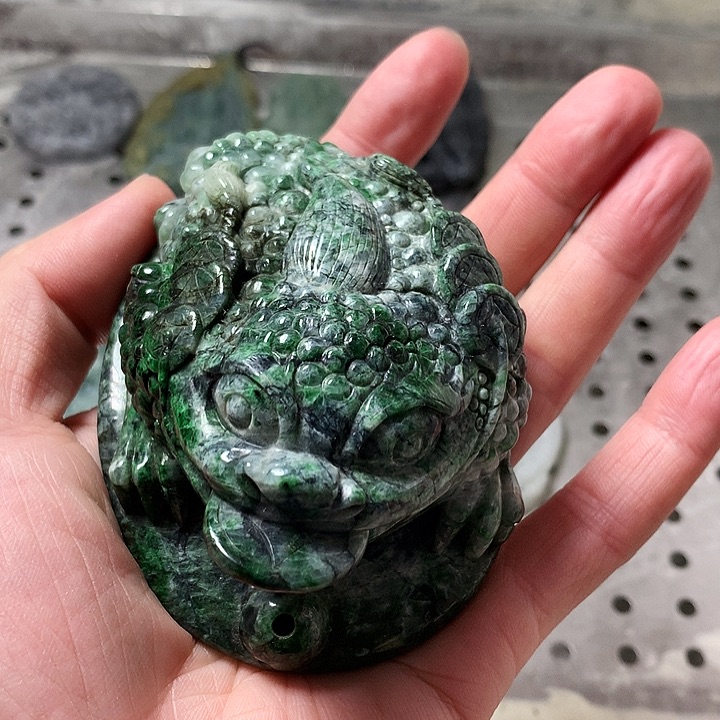 合金珠宝奇石钠长石玉?*炎手工雕刻金蟾摆件