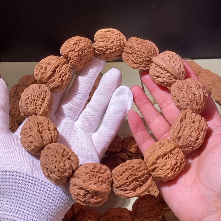 文玩核桃手串……12