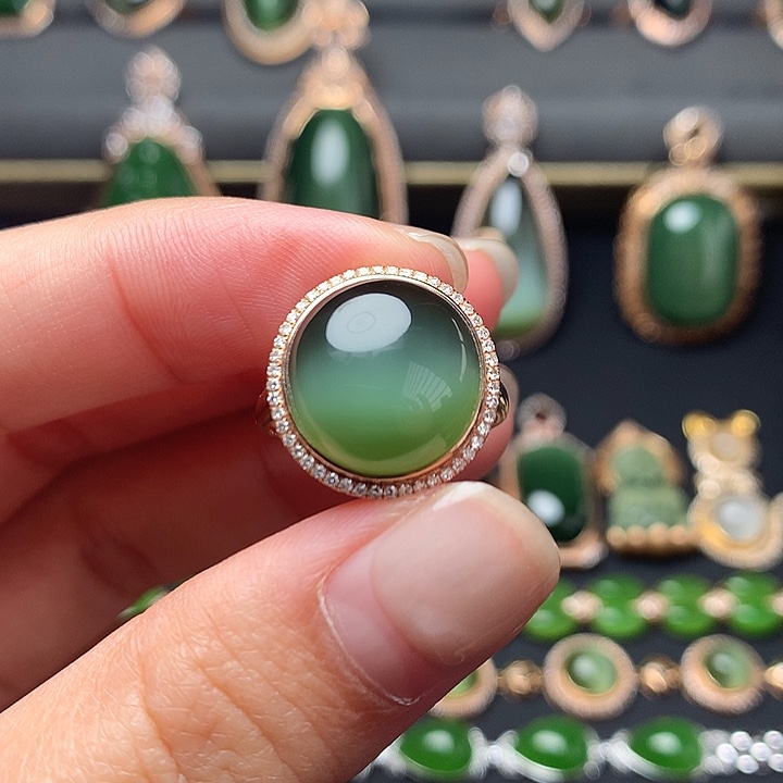 和田玉18K金镶嵌戒指