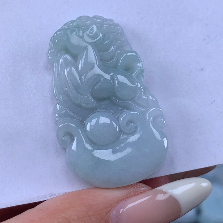 颈饰未镶嵌翡翠马牌