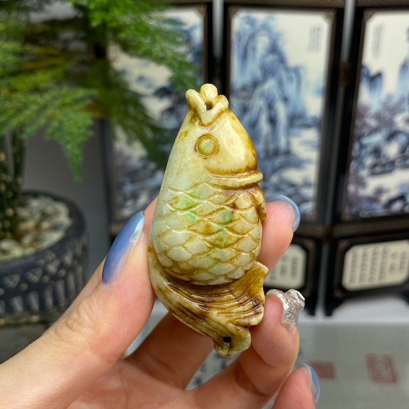 老料黄翡飘绿年年有余鱼玉横挂件 天然翡翠A货
