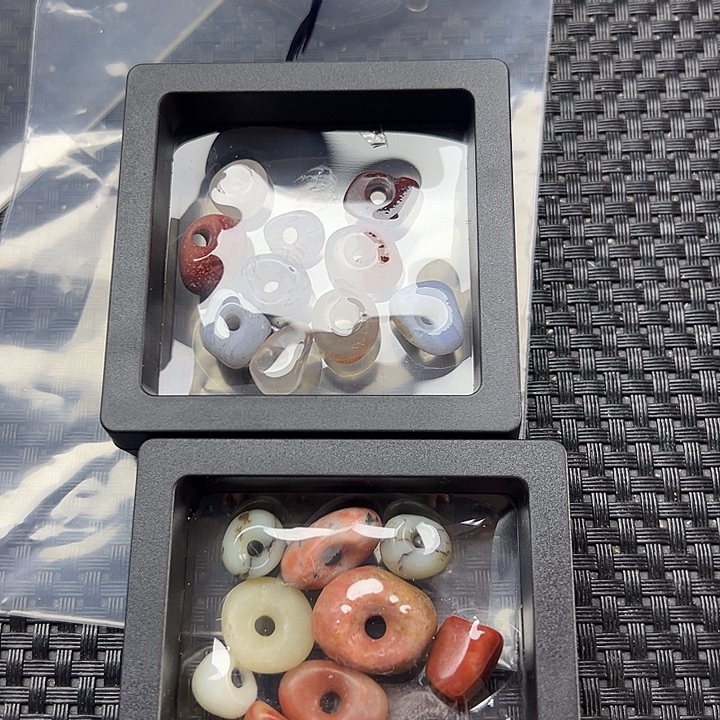 飞***朵玛瑙/玉髓未镶嵌手链