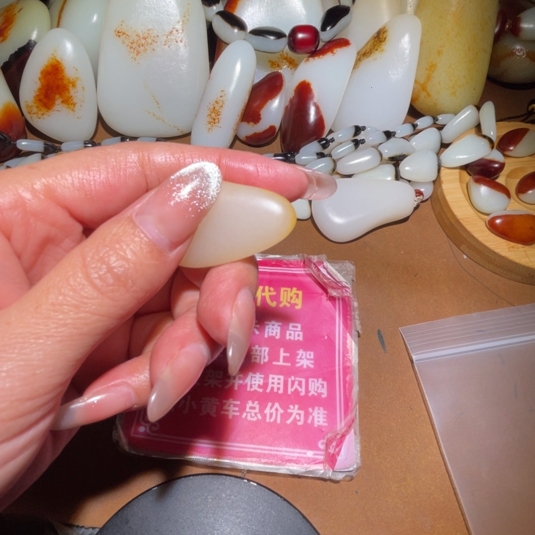 伍***豪和田玉（糖玉）未镶嵌颈饰