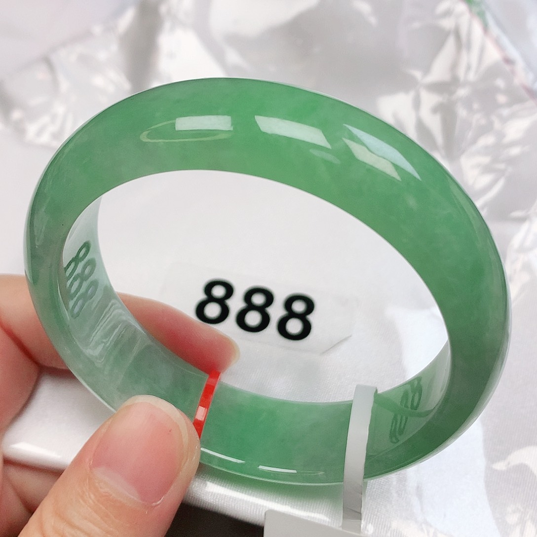 翡翠手镯未镶嵌抖音888