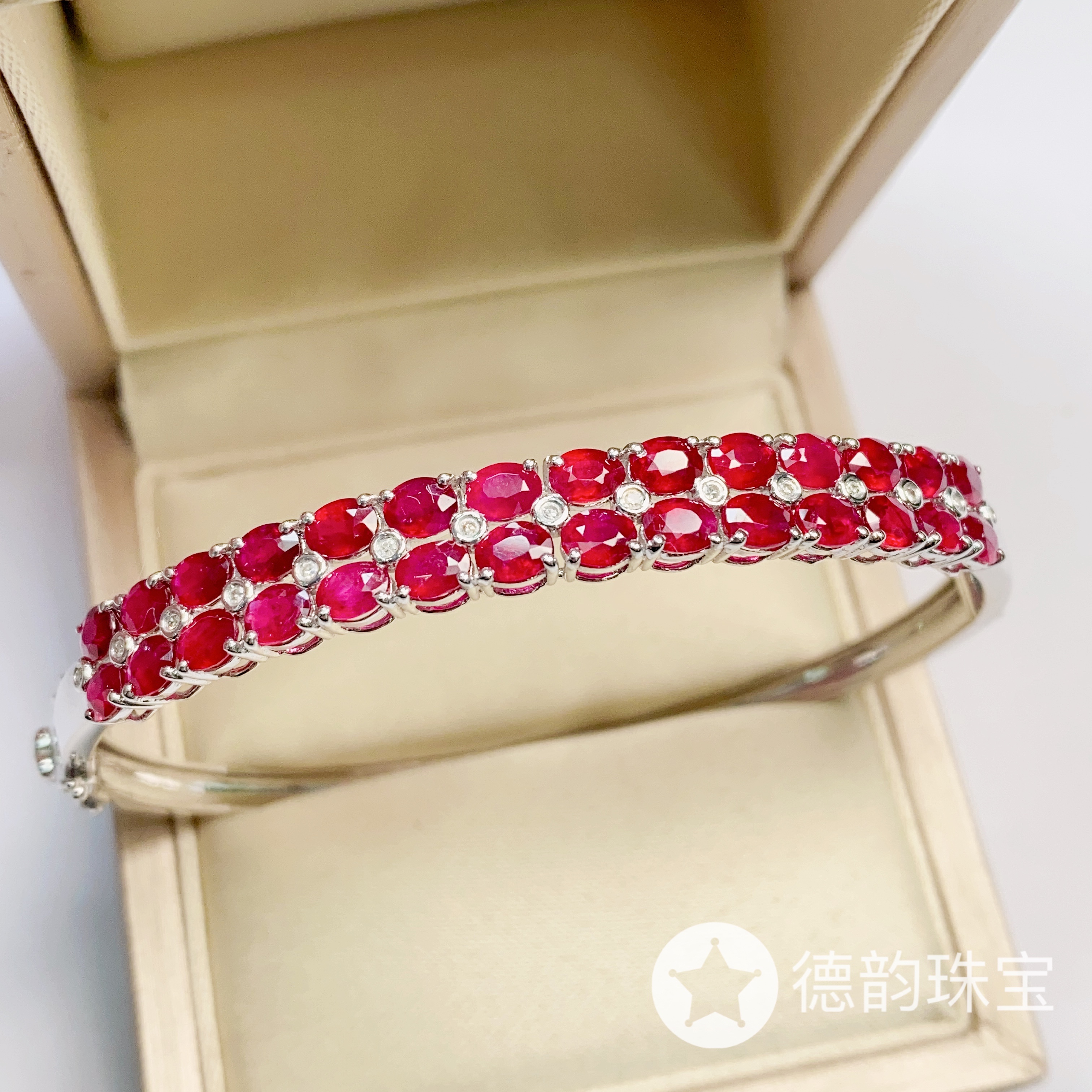 18K金镶嵌红宝石手镯