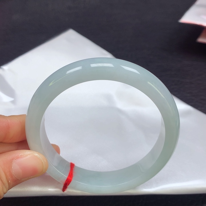 翡翠手镯未镶嵌60圈