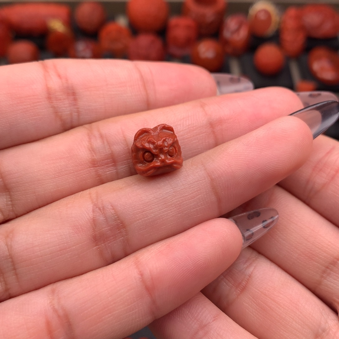 南红玛瑙未镶嵌精工雕刻醒狮10+