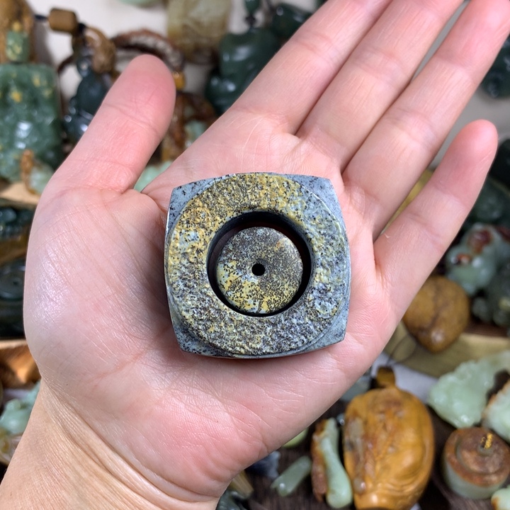 岫岩河磨玉（透闪石质玉）手把未镶嵌