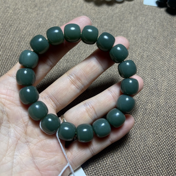 和田玉青玉老行，卡12手串