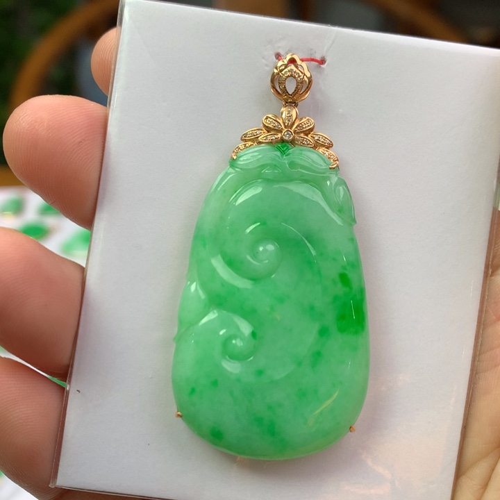 翡翠18K金镶嵌颈饰翡翠吊坠