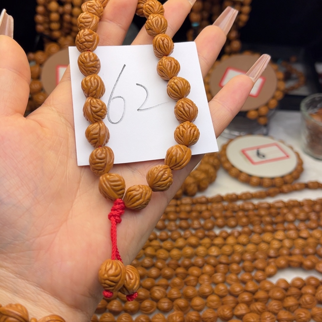 辉***哥桃核手串龙纹桃核小金豆手持