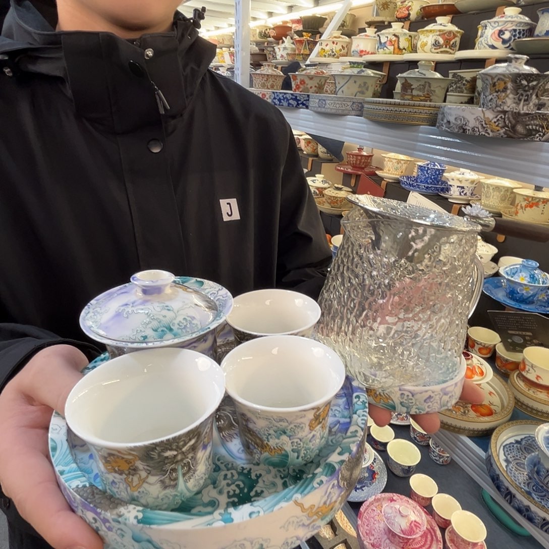 这些盖碗很漂亮！！！！