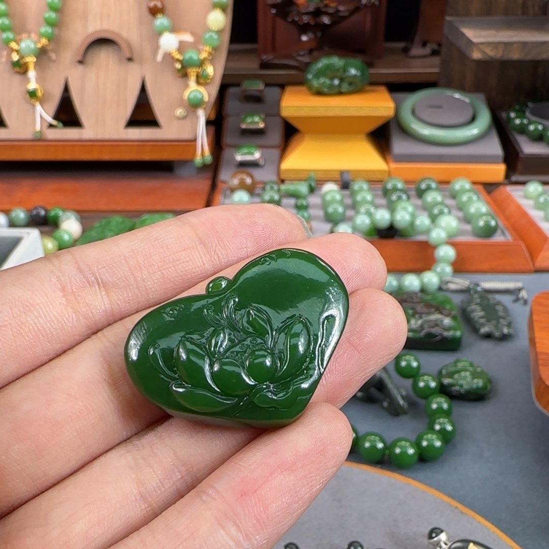 和田玉和田玉未镶嵌月**水