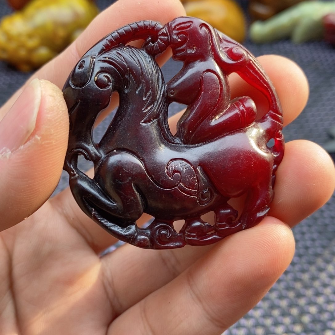 蛇纹石玉颈饰未镶嵌