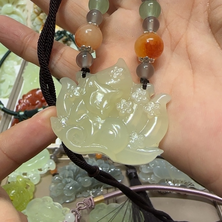 蛇纹石玉吊坠未镶嵌