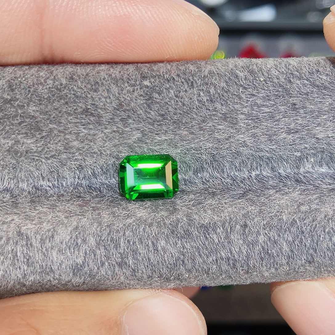 透辉石裸石未镶嵌1.86克拉