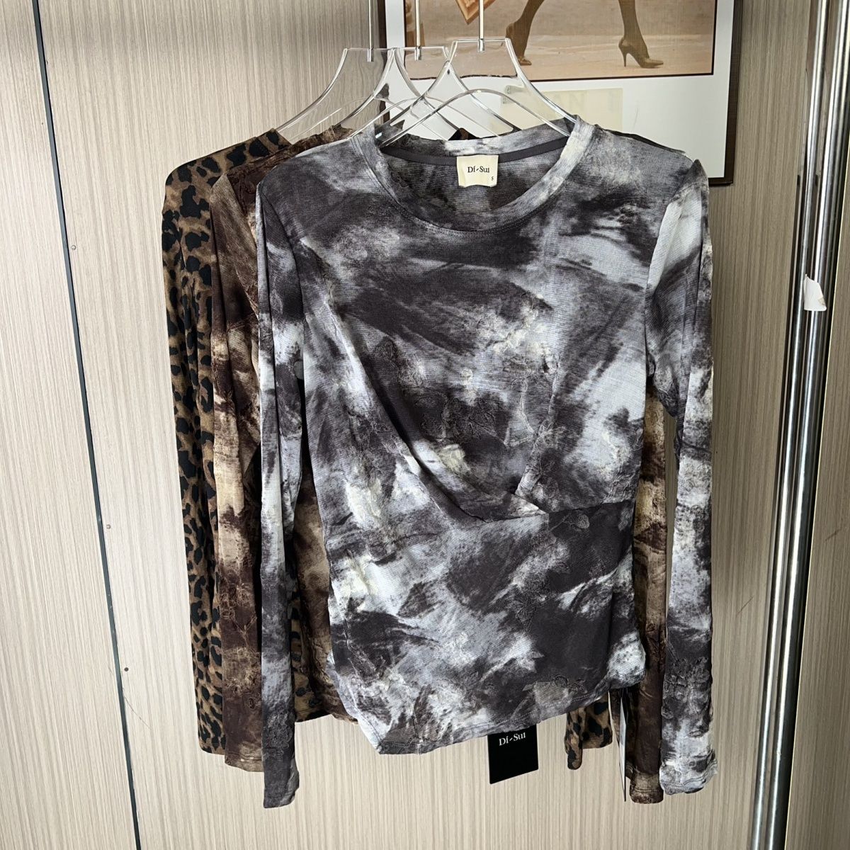1105撤柜DS扎染时尚圆领秋季长袖网纱印花T恤打底衫打底设计上衣