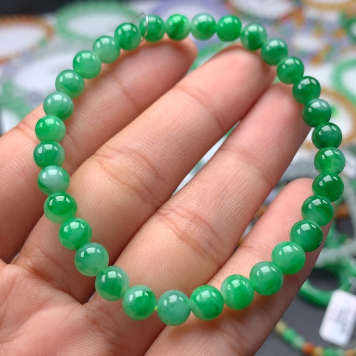 翡翠手镯未镶嵌卡