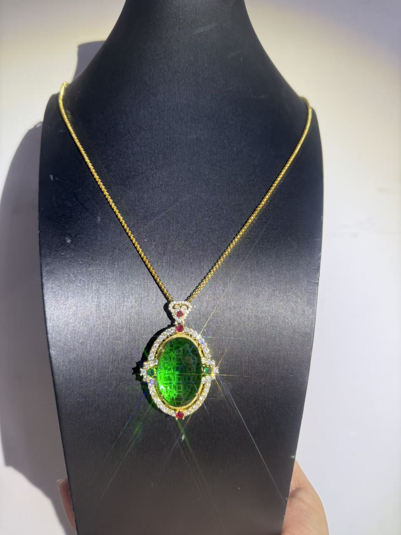 A020 金缕翠影精选吊坠+项链(礼盒）