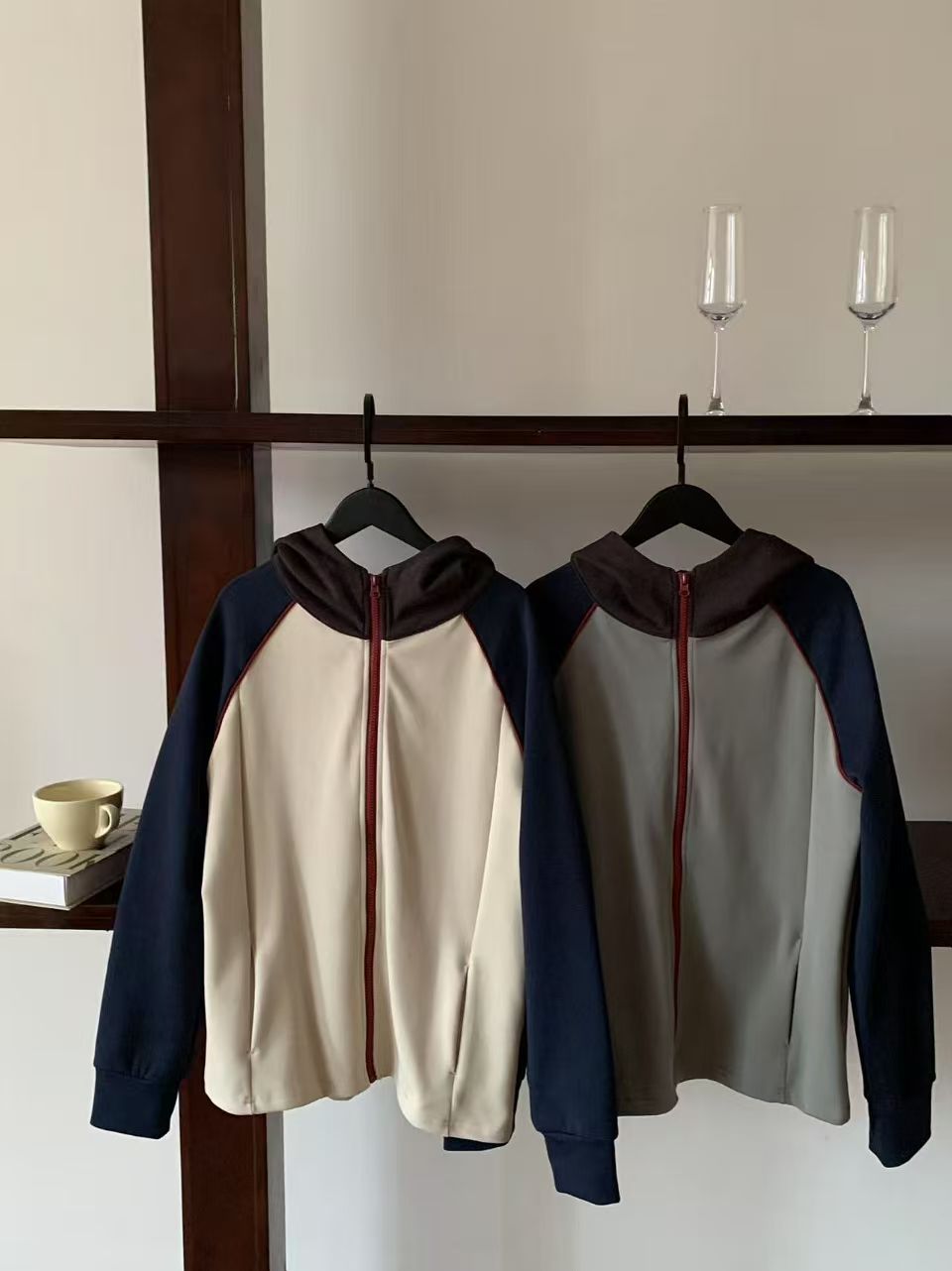韩代.企鹅   连帽开衫外套L25102409