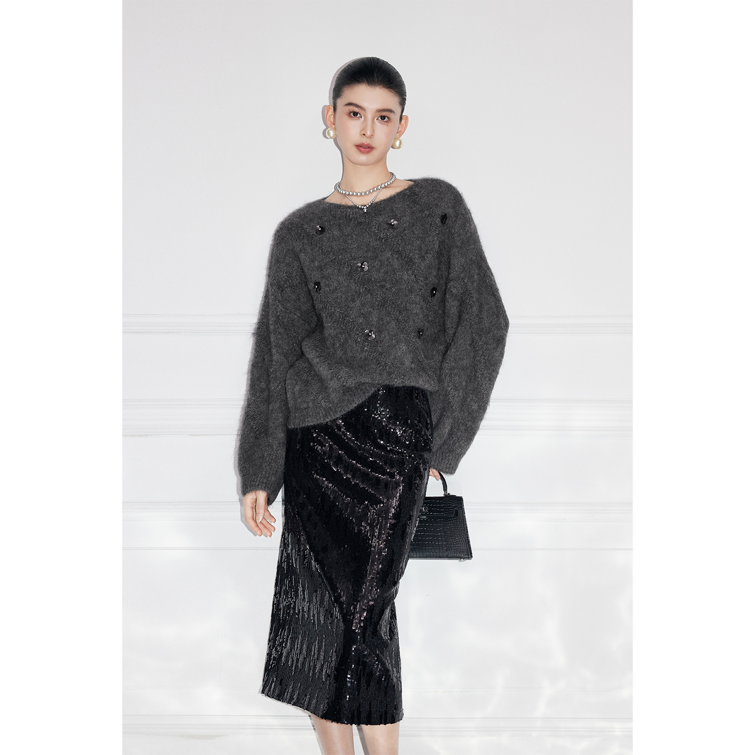 MandyZhang灰色重工钉珠立体花朵羊驼毛针织衫女秋冬气质套头毛衣