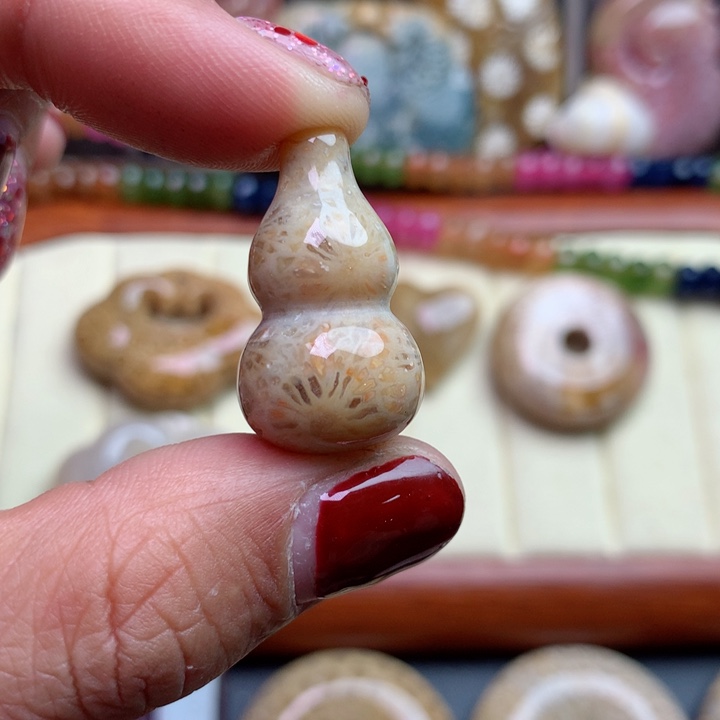 硅化珊瑚（珊瑚玉）颈饰未镶嵌