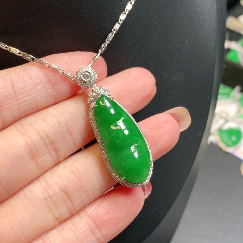 【闪购商品】翡翠吊坠(赠链)18K金镶嵌