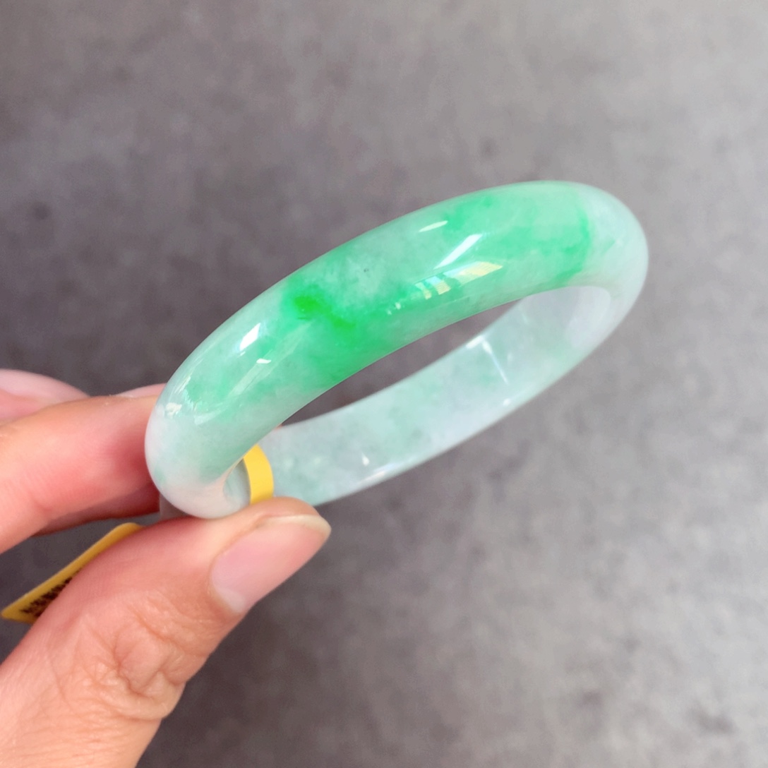 翡翠手镯未镶嵌缅甸