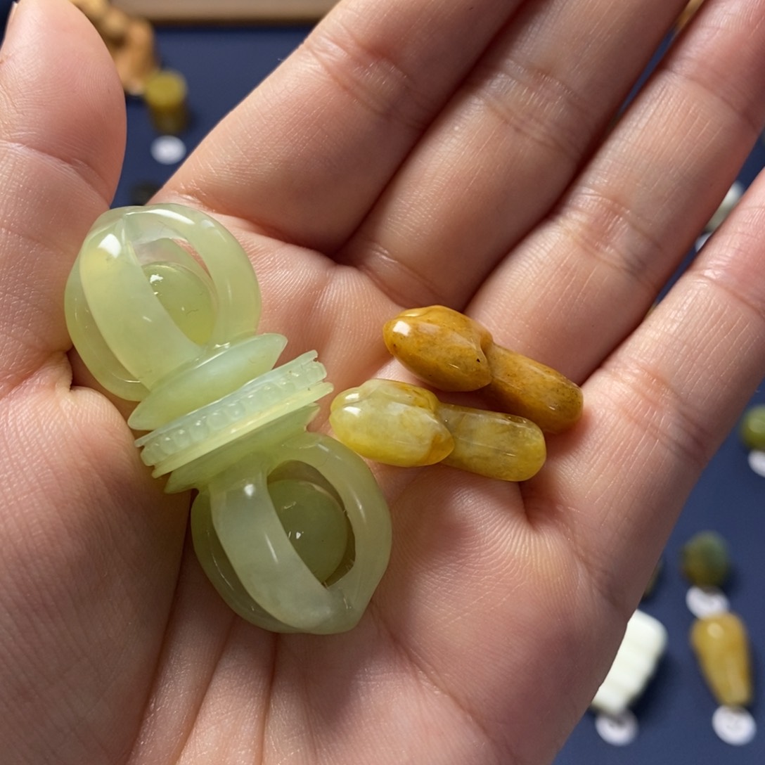 【闪购商品】蛇纹石玉配珠未镶嵌愉**玉