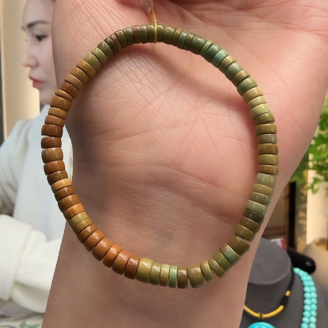 绿松石未镶嵌颈饰