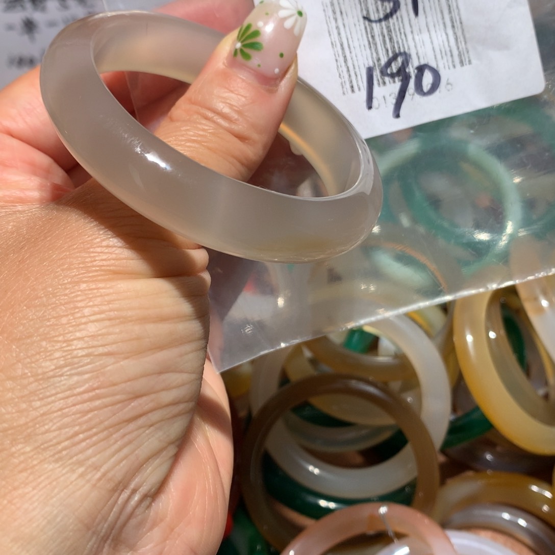 玛瑙/玉髓手镯未镶嵌54