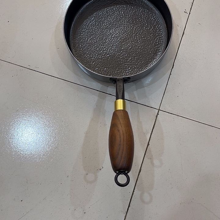 陈***涵熟铁20煎锅微瑕特价不退不换