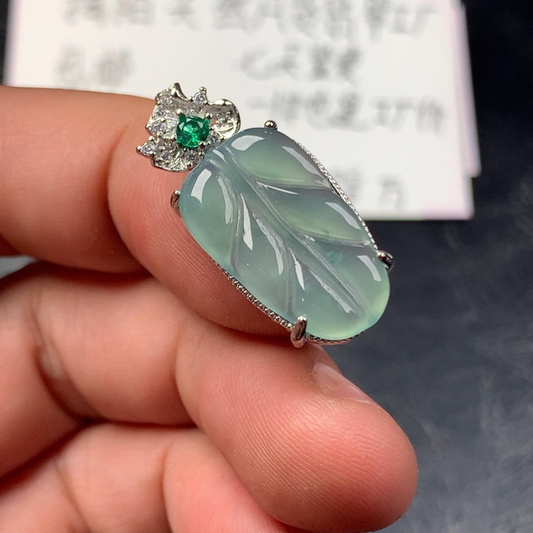 颈饰未镶嵌翡翠叶子