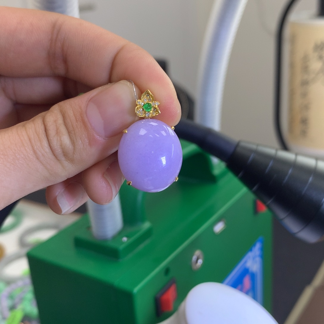 翡翠颈饰18K金镶嵌翡翠