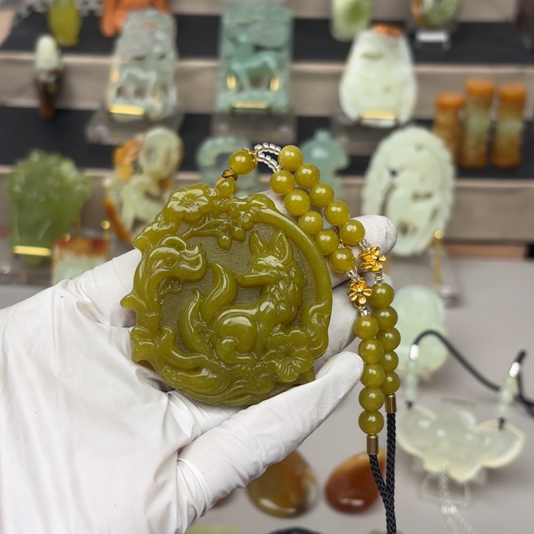 蛇纹石玉颈饰未镶嵌