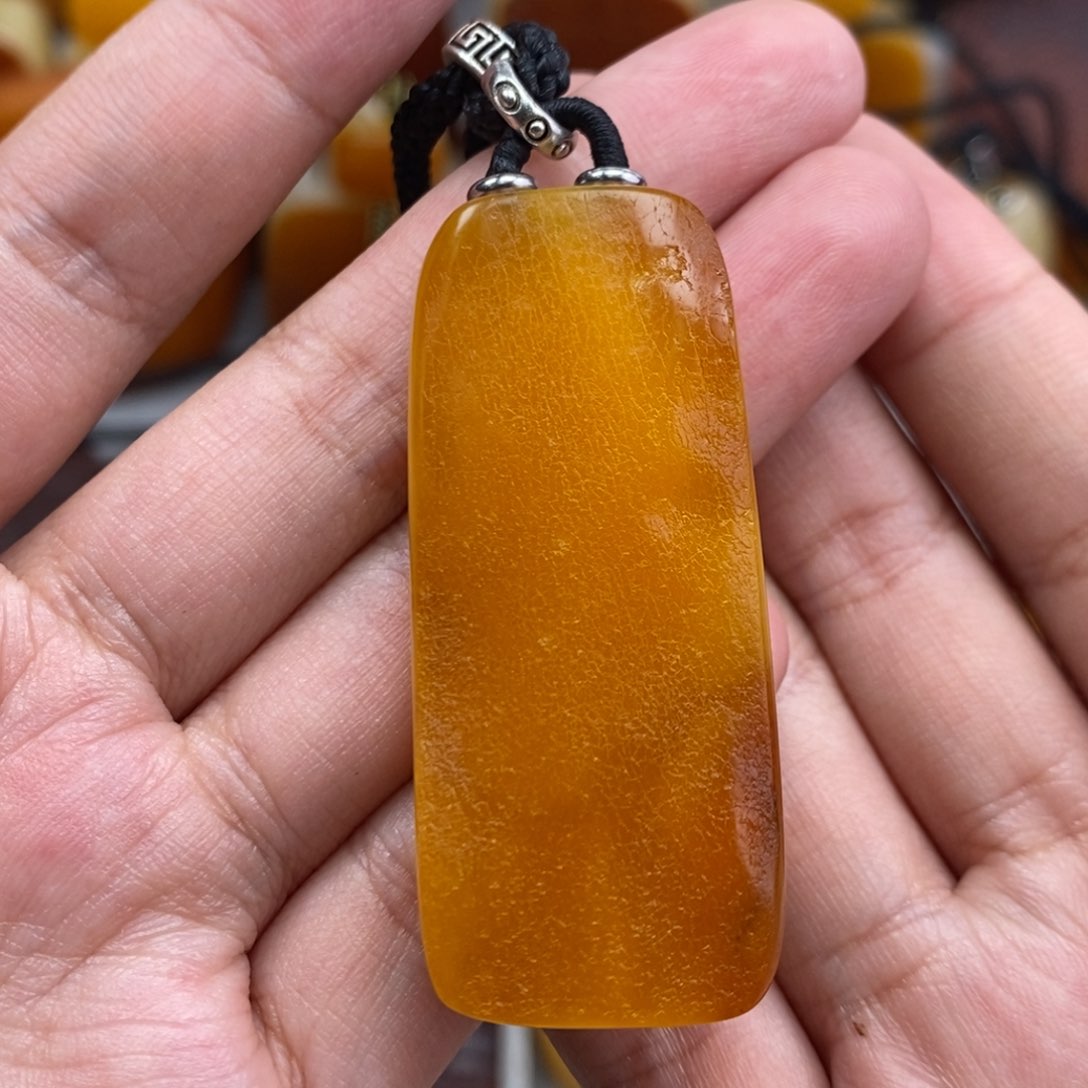 琥珀吊坠(赠链)未镶嵌