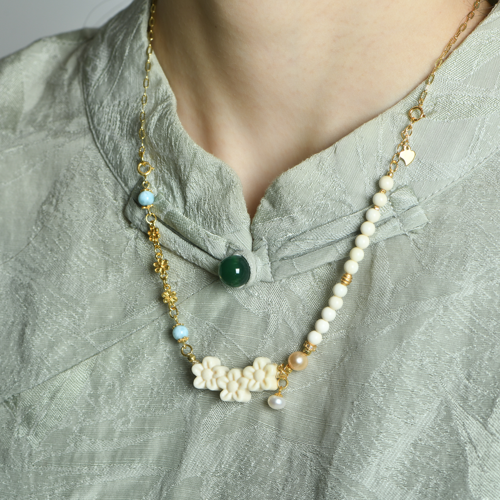 猛犸精雕三生花锁骨链